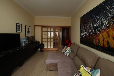 Casa à venda com 235m², 3 quartos e 2 vagasSala de TV