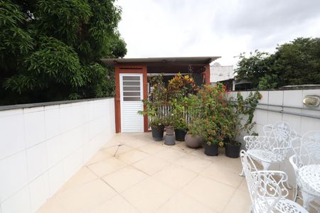 Casa à venda com 235m², 3 quartos e 2 vagasTerraço 1