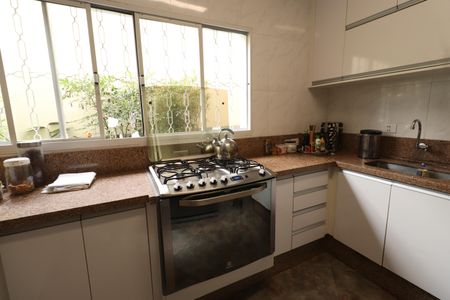 Casa à venda com 235m², 3 quartos e 2 vagasCozinha