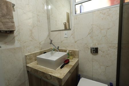 Casa à venda com 235m², 3 quartos e 2 vagasBanheiro 2