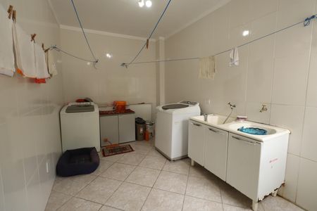 Casa à venda com 235m², 3 quartos e 2 vagasÁrea de Serviço 2