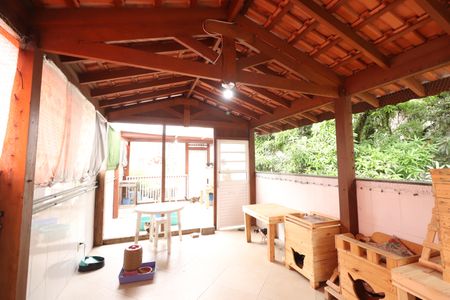 Casa à venda com 235m², 3 quartos e 2 vagasTerraço 1