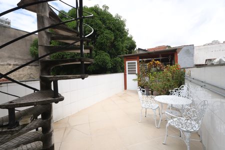 Casa à venda com 235m², 3 quartos e 2 vagasTerraço 1