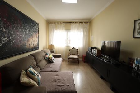 Casa à venda com 235m², 3 quartos e 2 vagasSala de TV