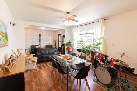 Casa à venda com 168m², 3 quartos e 2 vagasSala