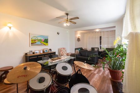 Casa à venda com 168m², 3 quartos e 2 vagasSala