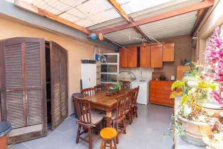 Casa à venda com 168m², 3 quartos e 2 vagasÁrea de Serviço