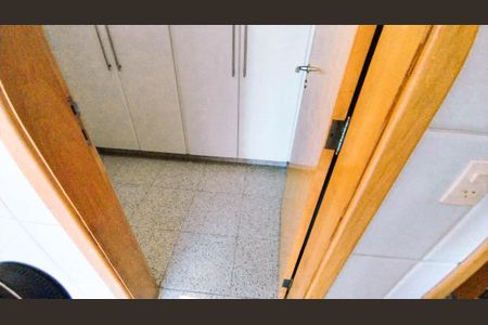 Apartamento à venda com 115m², 3 quartos e 2 vagas Apartamento à venda com 115m², 3 quartos e 2 vagasQuarto de Serviço
