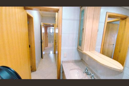 Apartamento à venda com 115m², 3 quartos e 2 vagas Apartamento à venda com 115m², 3 quartos e 2 vagasBanheiro 2