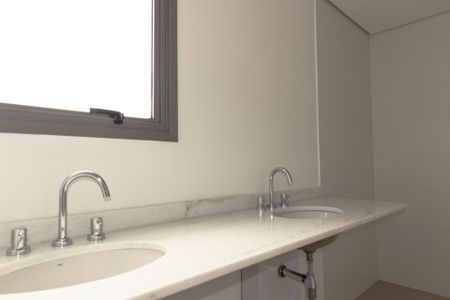 Apartamento à venda com 181m², 3 quartos e 2 vagasBanheiro da Suíte 1