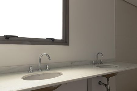 Apartamento à venda com 181m², 3 quartos e 2 vagasBanheiro da Suíte 1