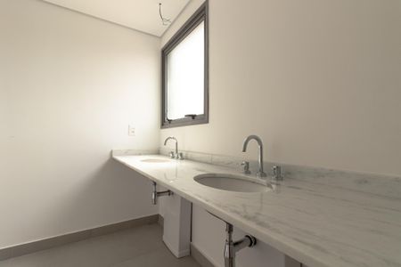 Apartamento à venda com 181m², 3 quartos e 2 vagas Apartamento à venda com 181m², 3 quartos e 2 vagasBanheiro da Suíte 1