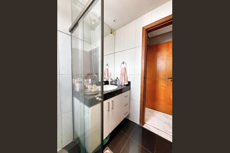 Apartamento à venda com 230m², 4 quartos e 3 vagasBanheiro da Suíte 1