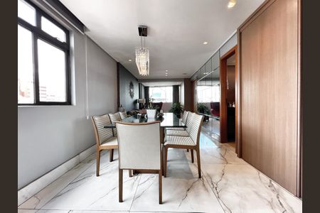 Apartamento à venda com 230m², 4 quartos e 3 vagasSala