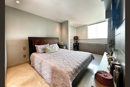 Apartamento à venda com 230m², 4 quartos e 3 vagasSuíte 1