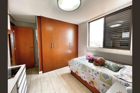 Apartamento à venda com 230m², 4 quartos e 3 vagasQuarto 2