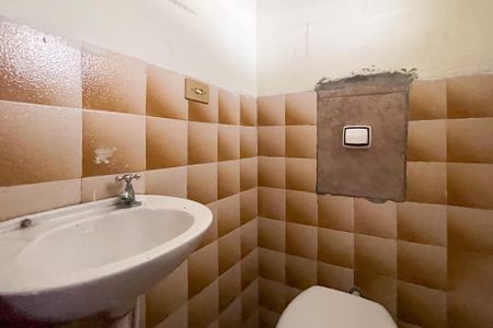 Casa à venda com 220m², 4 quartos e 5 vagasLavabo