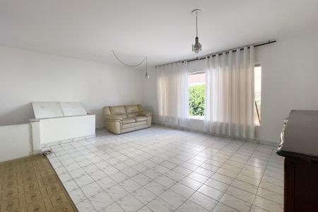 Casa à venda com 220m², 4 quartos e 5 vagasSala