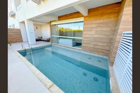 Apartamento para alugar com 120m², 3 quartos e 1 vagaÁrea comum - Piscina