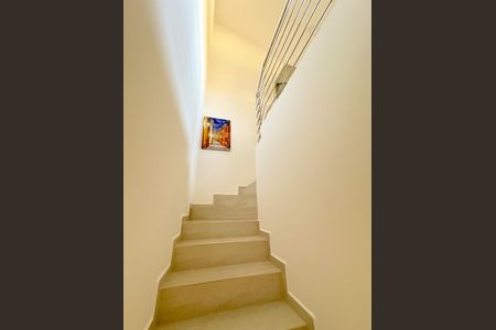 Apartamento para alugar com 120m², 3 quartos e 1 vagaEscada