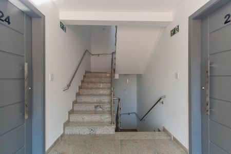 Apartamento à venda com 56m², 2 quartos e sem vagaEscada