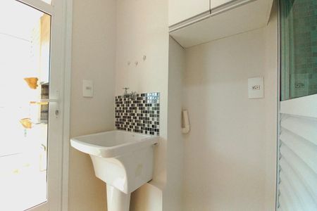 Apartamento à venda com 70m², 2 quartos e 1 vagaÁrea de Serviço