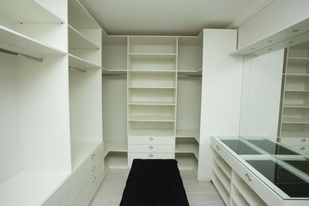 Apartamento à venda com 400m², 3 quartos e 1 vaga Apartamento à venda com 400m², 3 quartos e 1 vagaCloset/Suíte