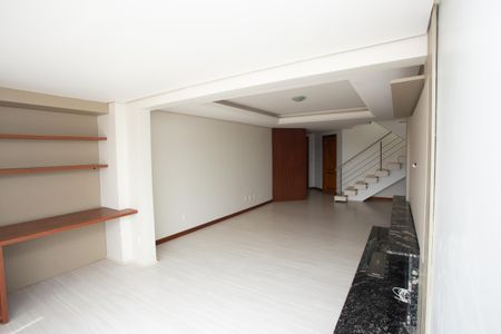 Apartamento à venda com 400m², 3 quartos e 1 vaga Apartamento à venda com 400m², 3 quartos e 1 vagaSala