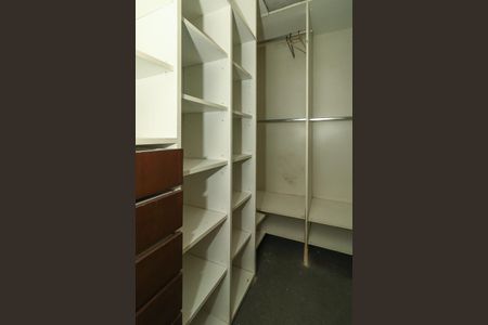 Casa à venda com 270m², 7 quartos e 2 vagasCloset / Casa 2 / Fundos