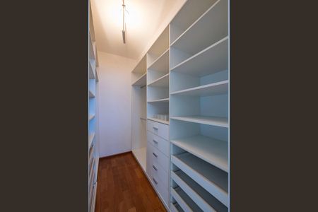 Apartamento para alugar com 140m², 2 quartos e 2 vagas Apartamento para alugar com 140m², 2 quartos e 2 vagasCloset Suíte 1