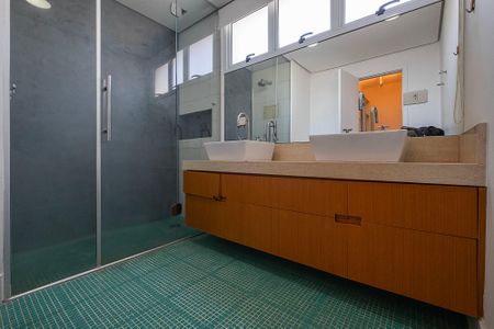 Apartamento para alugar com 140m², 2 quartos e 2 vagas Apartamento para alugar com 140m², 2 quartos e 2 vagasBanheiro da Suíte 1