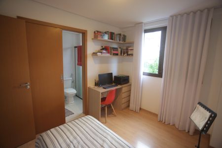 Apartamento à venda com 167m², 4 quartos e 4 vagasQuarto 1