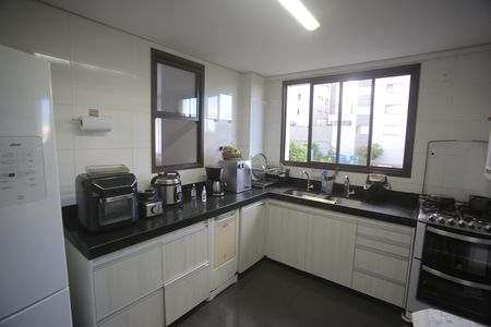 Apartamento à venda com 167m², 4 quartos e 4 vagasCozinha