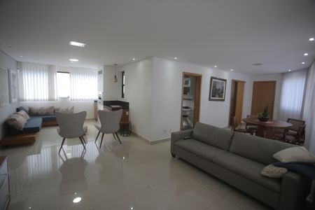 Apartamento à venda com 167m², 4 quartos e 4 vagasSala
