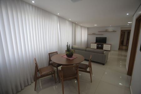 Apartamento à venda com 167m², 4 quartos e 4 vagasSala