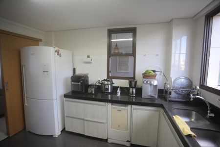 Apartamento à venda com 167m², 4 quartos e 4 vagasCozinha