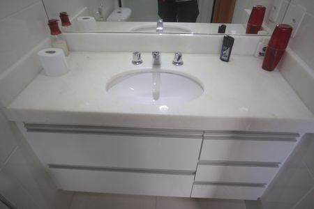 Apartamento à venda com 167m², 4 quartos e 4 vagasBanheiro do Quarto 2