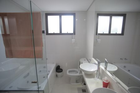 Apartamento à venda com 167m², 4 quartos e 4 vagasBanheiro do Quarto 3