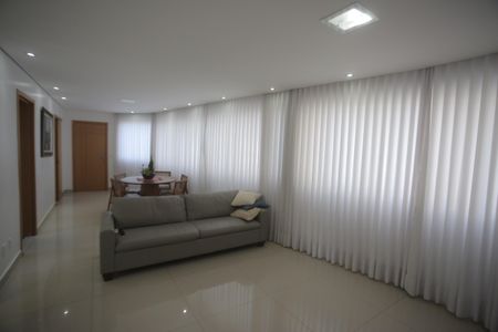 Apartamento à venda com 167m², 4 quartos e 4 vagasSala