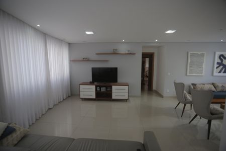 Apartamento à venda com 167m², 4 quartos e 4 vagasSala