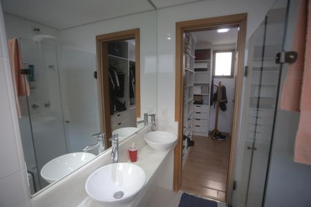 Apartamento à venda com 167m², 4 quartos e 4 vagasBanheiro do Quarto 3