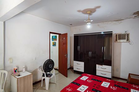 Casa à venda com 300m², 4 quartos e 4 vagasSuíte 1