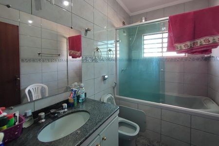 Casa à venda com 396m², 5 quartos e 4 vagas Casa à venda com 396m², 5 quartos e 4 vagasBanheiro Social