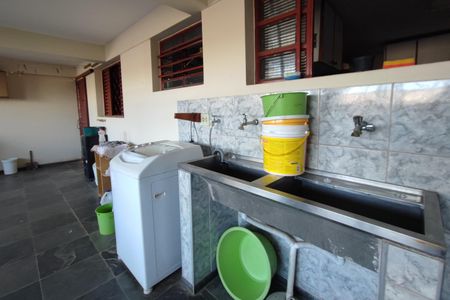 Casa à venda com 396m², 5 quartos e 4 vagas Casa à venda com 396m², 5 quartos e 4 vagasÁrea de Serviço