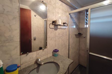 Casa à venda com 396m², 5 quartos e 4 vagas Casa à venda com 396m², 5 quartos e 4 vagasEdícula - Banheiro