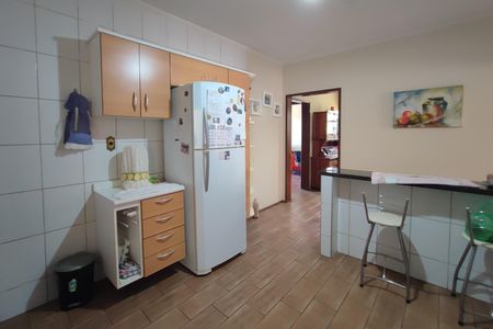 Casa à venda com 396m², 5 quartos e 4 vagas Casa à venda com 396m², 5 quartos e 4 vagasCozinha