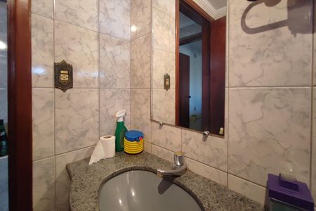 Casa à venda com 396m², 5 quartos e 4 vagas Casa à venda com 396m², 5 quartos e 4 vagasEdícula - Banheiro