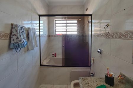 Casa à venda com 396m², 5 quartos e 4 vagas Casa à venda com 396m², 5 quartos e 4 vagasBanheiro Suíte