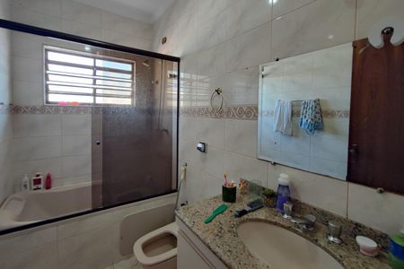 Casa à venda com 396m², 5 quartos e 4 vagas Casa à venda com 396m², 5 quartos e 4 vagasBanheiro Suíte