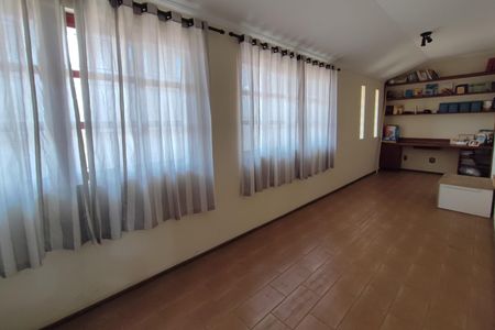 Casa à venda com 396m², 5 quartos e 4 vagas Casa à venda com 396m², 5 quartos e 4 vagasEdícula - Quarto 2